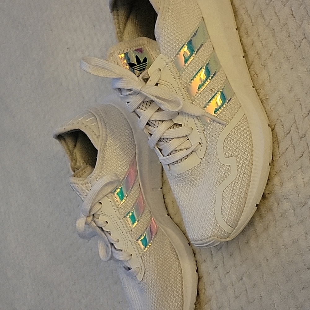 Athletic shoes